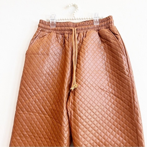 NEW Boohoo Women's Quilted Faux Leather Jogger Trouser Pants Camel 8 NWT - Picture 3 of 6